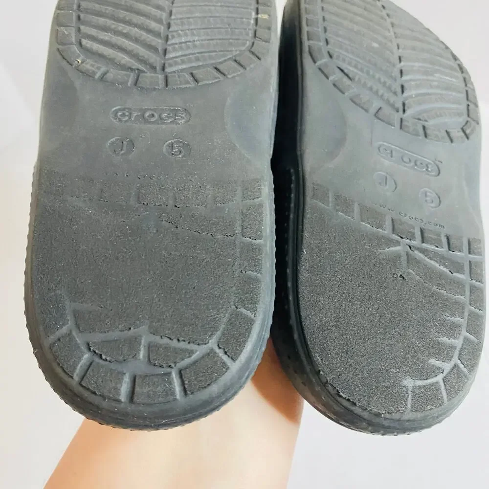CROCS Black & White Logo Slides Comfort Slip On Shoe Sz J 5 Youth/Kids